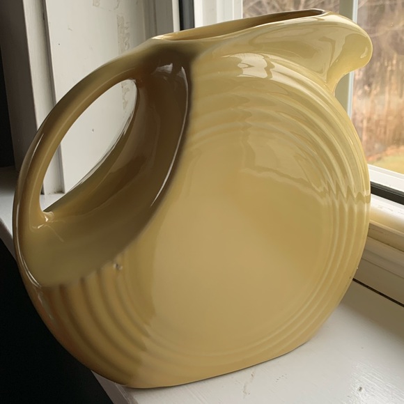 VINTAGE Fiestaware Yellow Pitcher - Picture 7 of 15